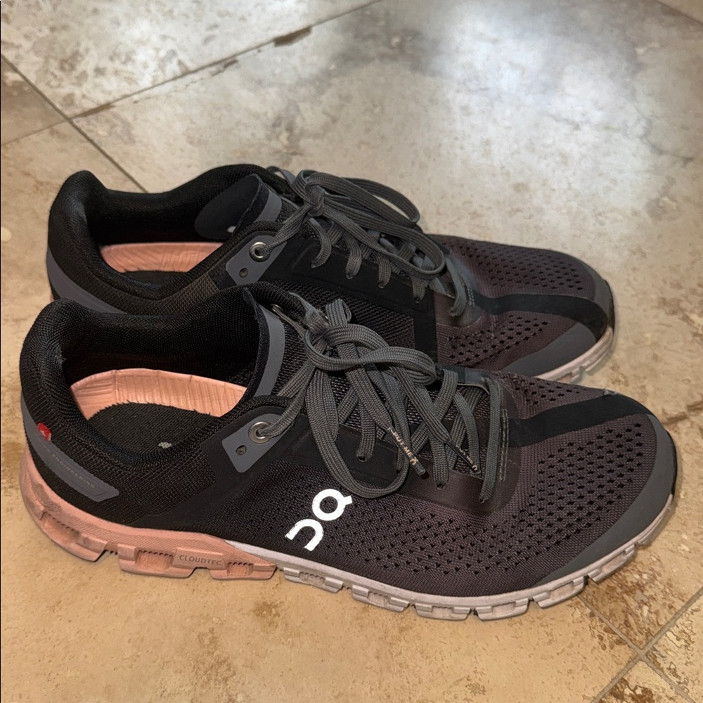 On Cloud Cloudflow Shoes Womens Size 9 black